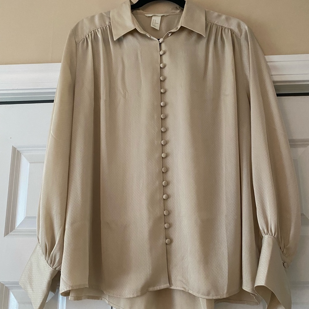 Button-down long sleeve blouse